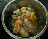 Hình bước làm 2 của món Canh kim chi hải sản