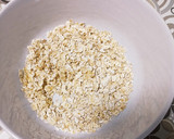 Foto del paso 1 de la receta: Gachas con yogurt, nísperos y almendras