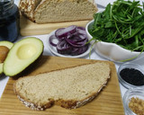 Foto del paso 1 de la receta: Tosta verde de aguacate