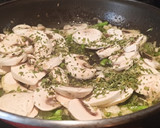 Foto del paso 2 de la receta: Salteado de espárragos, champiñones y judías verdes