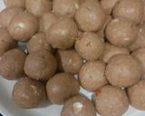 A picture of step 4 of Wheat flour and Rawa ladoo.