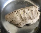 A picture of step 2 of Ragi Jowar Pyaz Pudina Ki Roti.