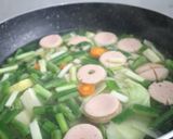 Foto langkah ke 4 dari resep Sup Sosis dan Tahu.