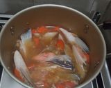 Foto langkah ke 5 dari resep Sop Sirip Salmon.