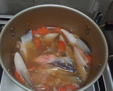 Foto langkah ke 5 dari resep Sop Sirip Salmon.