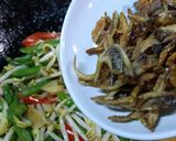 Gambar langkah 4 resipi Kacang panjang goreng taugeh.