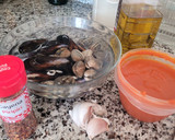 Foto del paso 1 de la receta: Espaguetis con almejas y mejillones en un plis plas