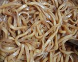 Foto langkah ke 2 dari resep Mie Jawa Pipih Goreng (Gurih Meresap, Anti Gumpal!) Jesslyn Orlane.