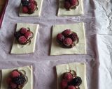Une image de l'étape 3 de Feuilletés gourmands aux fruits rouges et chocolat 😋.
