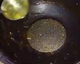 A picture of step 4 of Singaporean rice.