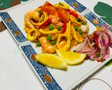 Foto del paso 1 de la receta: Arroz con Mariscos 🍤 a Base de Salsa Madre Pe 👩🍳