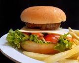 Foto langkah ke 5 dari resep Homemade Simple Burger 🍔.