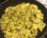 Foto del passaggio 2 della ricetta Uova a spezzatino con patate