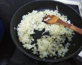 Foto del paso 2 de la receta: Jamoncitos de pollo con salsa de cebolla