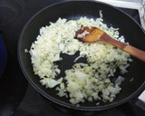 Foto del paso 2 de la receta: Jamoncitos de pollo con salsa de cebolla
