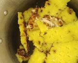 A picture of step 1 of Pineapple zobo.