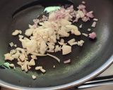 Une image de l'étape 5 de Spaghettis de Poireaux, Crème de Camembert, Émietté de Pancetta.