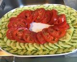 Une image de l'étape 7 de Salade composée au concombre,tomates,oignon rouge,feta et citron confit.