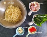 รูปขั้นตอนการทำที่ 2 ของ สปาเกตตี้เบคอนผัดพริก (เมนูอาหารเด็ก)
