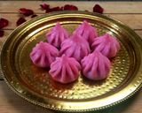 A picture of step 4 of Gulkand Modak.