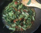 Foto langkah ke 2 dari resep Tumis Kangkung Terasi Pedas.