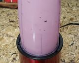A picture of step 1 of Berry Banana Smoothie.