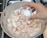 A picture of step 1 of Pizza Karahi.