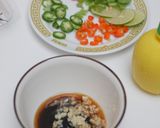 Foto langkah ke 2 dari resep Thai Style Spicy Sour Sauce Chicken Breast Salad.