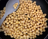 Foto del paso 1 de la receta: Gulas con garbanzos