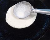 A picture of step 4 of Rava Uttapam.