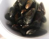 Foto langkah ke 1 dari resep Sup Kerang ala Korea.