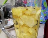 Foto del paso 1 de la receta: Agua de piña con fresas 🍍🍓