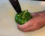 Foto del paso 2 de la receta: Pimientos rellenos de tortilla de patatas