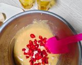 Foto langkah ke 5 dari resep Strawberry Cheese Muffin.