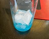 A picture of step 1 of Mermaid Mocktail.