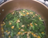 Foto langkah ke 2 dari resep Sayur Bening Bayam Jagung.