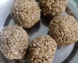 તલના લાડુ(Tal na laddu recipe in Gujarati) રેસીપી સ્ટેપ4ફોટો