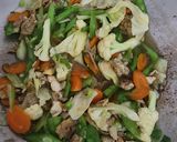 Foto langkah ke 3 dari resep Tumis Kembang Kol, Telur n friends.