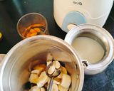 A picture of step 1 of Banana almonds milkshake.