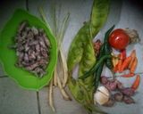 Foto langkah ke 1 dari resep Oseng Cumi Asin pete Cabai Hijau.