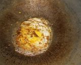 Foto langkah ke 2 dari resep Telor ceplok kecap bawang.