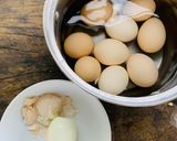 Hình bước làm 1 của món Trời mưa nấu mì 2 phiên bản: mì nước vị Nhật và mì khô vị Tàu