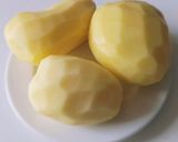 Hình bước làm 2 của món KHOAI TÂY xào thịt bò
