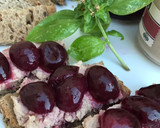 Foto del paso 4 de la receta: Canapés de foie de pato con cerezas dulces