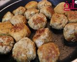 صورة لخطوة 1 من وصفة ساندوتش كرات الدجاج السريعة واللذيذة😋