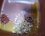 A picture of step 2 of Garlic lovers spicy linguine and clams.