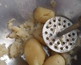 A picture of step 1 of Frozen aloo tikki.