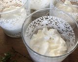 Foto del passaggio 4 della ricetta Antipasto in bicchiere : crumble di taralli stracciatella di bufala e pachino al timo
