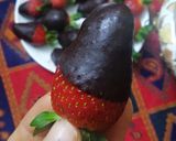 صورة لخطوة 6 من وصفة فريز مغطّس بالشوكولاتة - Chocolate Strawberries