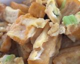 Foto langkah ke 4 dari resep Tumis Telor Tahu Kuning.